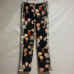 美品 アディダス 花柄 トラックパンツ 黒 M S-213のサムネイル