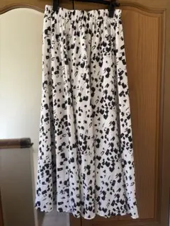 スタニングルアー好きな方♪花柄フレアロングスカート ホワイト/ブラック