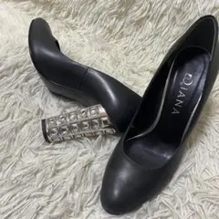 【美品】DIANA ダイアナ 黒　23.5cm ヒール　キラキラ　パンプスのサムネイル