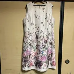 ローズティアラ大きいサイズ42 花柄　ジャガード　ワンピース　ジュエル