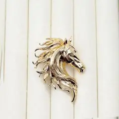 ゴールド 馬 ブローチ ピンバッジ ホース 金色 アクセサリー ユニセックス