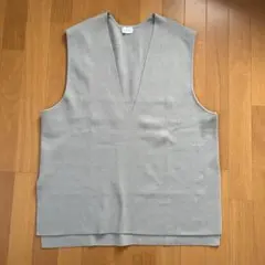 新品・未使用　グレー Vネック ニットベスト
