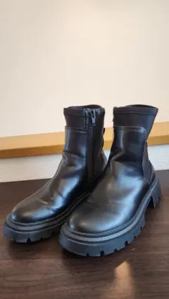 お値下げしました　　　　　　　　　ZARA　ブラックショートブーツ
