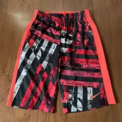 NIKE ナイキ　ハーフパンツ　半ズボン　130-140