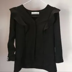 春服　BORDERS at BALCONY 長袖　Ｖネックフリルブラウス　完売品のサムネイル