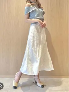 Lily Brown フラワーフロッキースカート オフホワイト 花柄