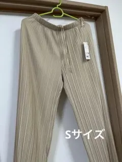 UNIQLO プリーツストレートパンツ Sサイズ