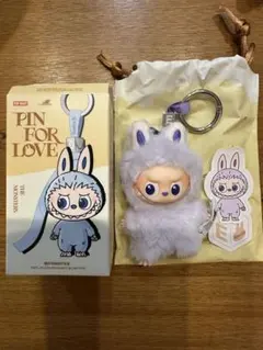 ポップマートTHE MONSTER PIN FOR LOVE イニシャルE