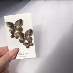 バタフライピアス