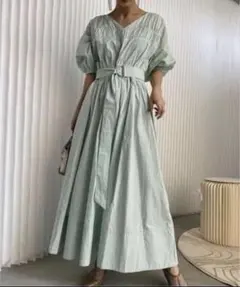 【新品未使用】AMERI SHIRRING VOLUME SLEEVE ワンピのサムネイル