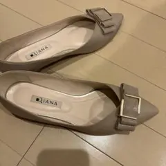 DIANA ベージュ ポインテッドトゥパンプス