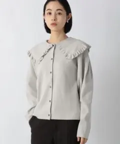 [LOWRYS FARM] フリル襟付き肩タックお洒落グレー長袖カーディガン