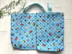 人気の車柄入園2点セット　水色　レッスンバック　上靴入れ　巾着　男の子