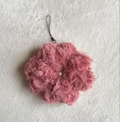 ハンドメイド　手作り　キーホルダー　花　もふもふ　色・ローズピンク