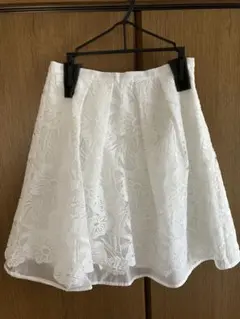 ミッシュマッシュ　ホワイト 花柄刺繍 フレアスカート Mサイズ