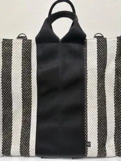 冬にぴったりの生地、黒と白のストライプ トートバッグ