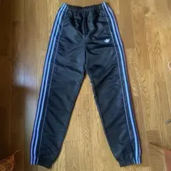 adidas ブラックストライプ ジャージパンツ