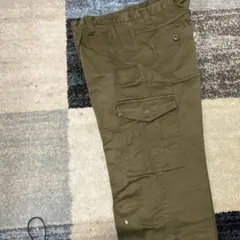 カーゴパンツ オリーブ色 ルーズフィット - メルカリ