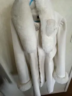 evelyn コート　2023 ファー付き白ロングコート