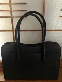 黒いトートバッグ