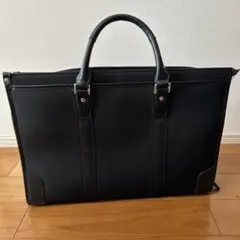 ブラック　ビジネスバッグ