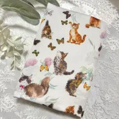 文庫本ブックカバー 猫 蝶 水彩 ナチュラル 花柄 かわいい ハンドメイド 布製