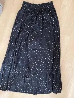 グローバルワーク　さらさらサテンフレアワイドパンツ　ブラックドット柄