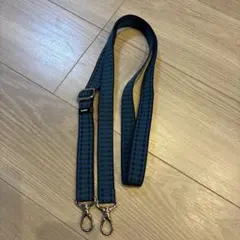 familiar スマホショルダー　ショルダーストラップ　青　美品　チャームなし