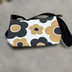 MARY QUANTフラワーパターン ショルダーバッグ