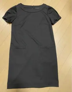 ユニクロ　黒のひざ丈ワンピース 半袖 両ポケット付き　S