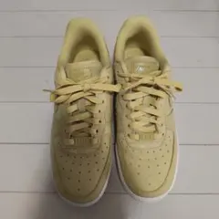 NIKE Air Force 1 イエロー　靴出品あと1つ入札で他取り下げます