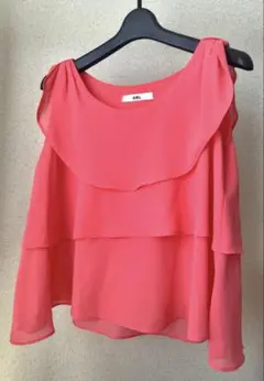 フリル付きコーラルピンクノースリーブ ブラウス身幅45cm