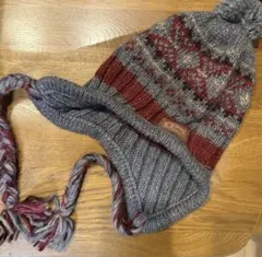 耳あて付きニット帽 グレー・赤 ダイヤモンドパターン