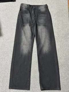 ブラック ストレートデニム ダメージ