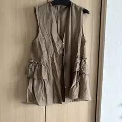 W closet ベージュ フリルベスト FREE