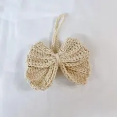 [61]ベージュ リボン ハンドメイド 編み物 バッグチャーム