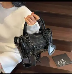 ブラックレザー ミニハンドバッグ