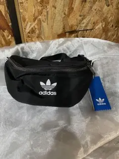 adidas 黒 ウエストポーチ