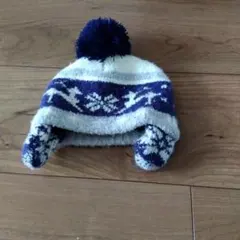 耳あて付き帽子 雪の結晶と鹿　42〜46センチメートル