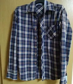 ネイビー系チェックシャツ