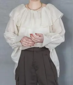 【アパートバイ】リネンフリルブラウス　ナチュラル　apartbylowrys