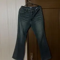 Levi's ダークブルー フレアデニムパンツ