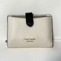 【美品】kate spade NEW YORK 二つ折り財布のサムネイル