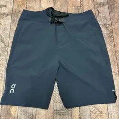 オン On パフォーマンスハイブリッドショーツ ネイビー Mサイズ