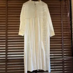 BONJOUR SAGAN プリーツ切替バンドカラーワンピース 白 揺れる