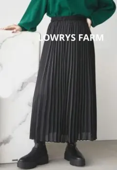LOWRYS FARMフワカルサテンプリーツスカート ブラック