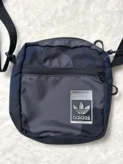 adidas 迷彩柄 ショルダーバッグ メンズ　レディース