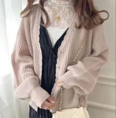 アプレジュール　スカラップVネックカーディガン　ピンクのサムネイル