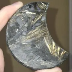 天然石✨️ヌーマイト　月型✨️ゴールド 台座付き　③