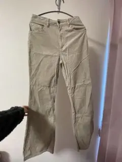 ベージュ フレアパンツ バックポケット付き